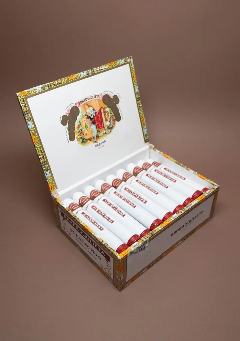 Romeo Y Julieta, Romeo N°2 Tubos