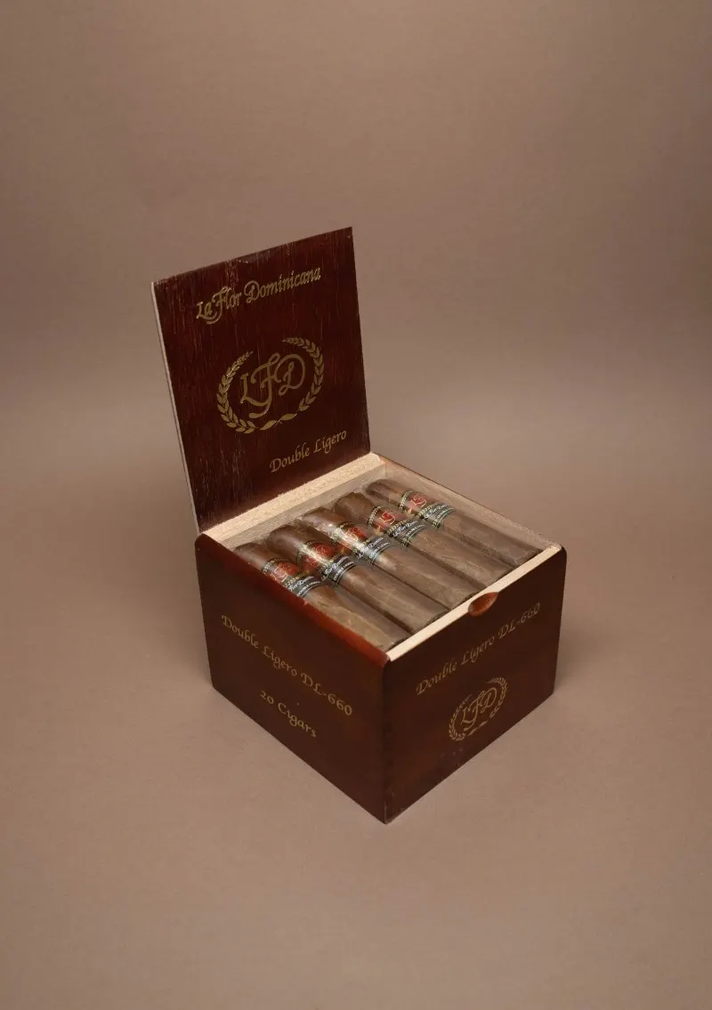 La Flor Dominicana, Double Ligero DL660