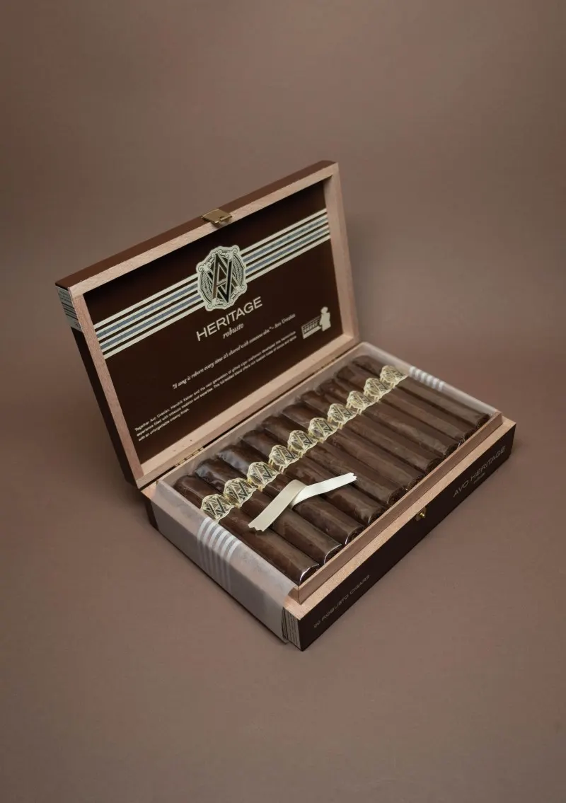 Avo, Heritage Robusto