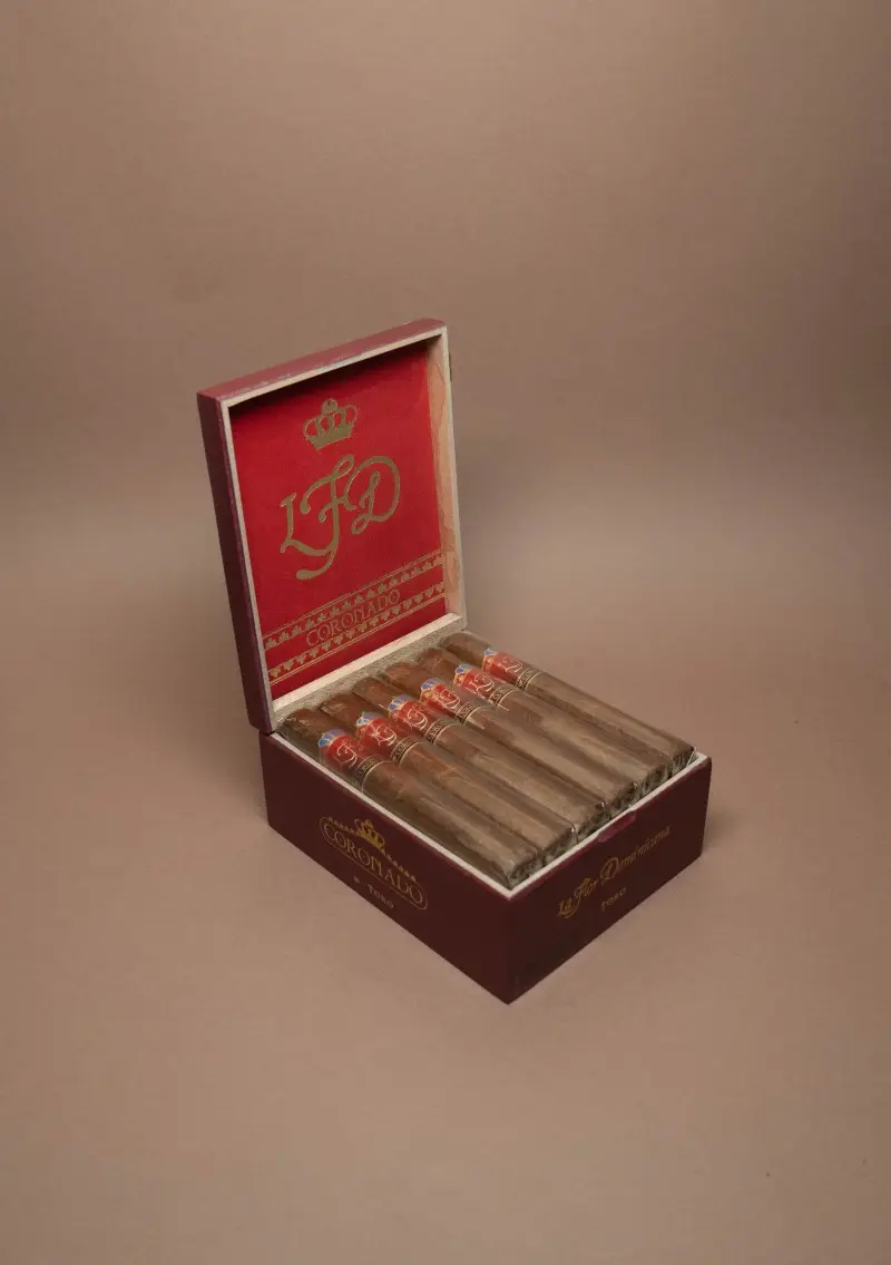 La Flor Dominicana, Coronado Toro