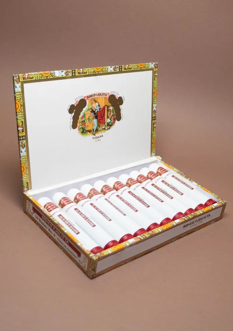Romeo Y Julieta, Romeo N°3 Tubos