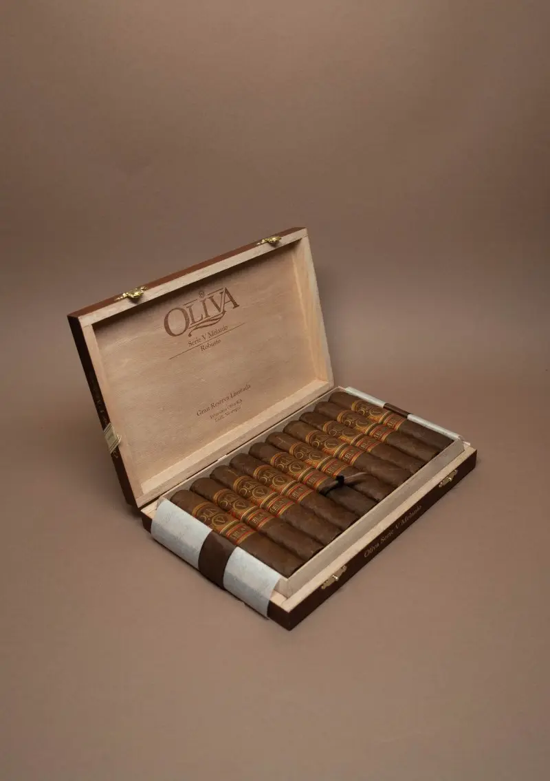 Oliva, Serie V Melanio Robusto