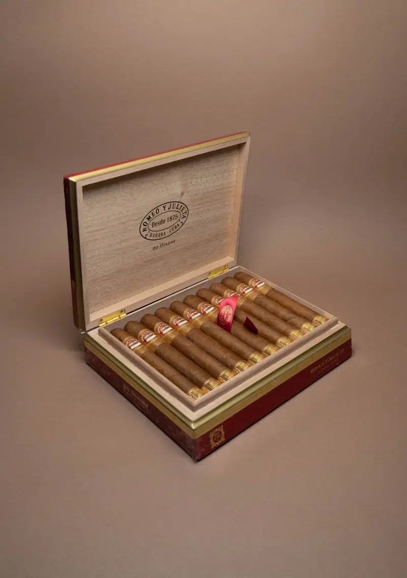 Romeo Y Julieta, Linea de Oro Dianas