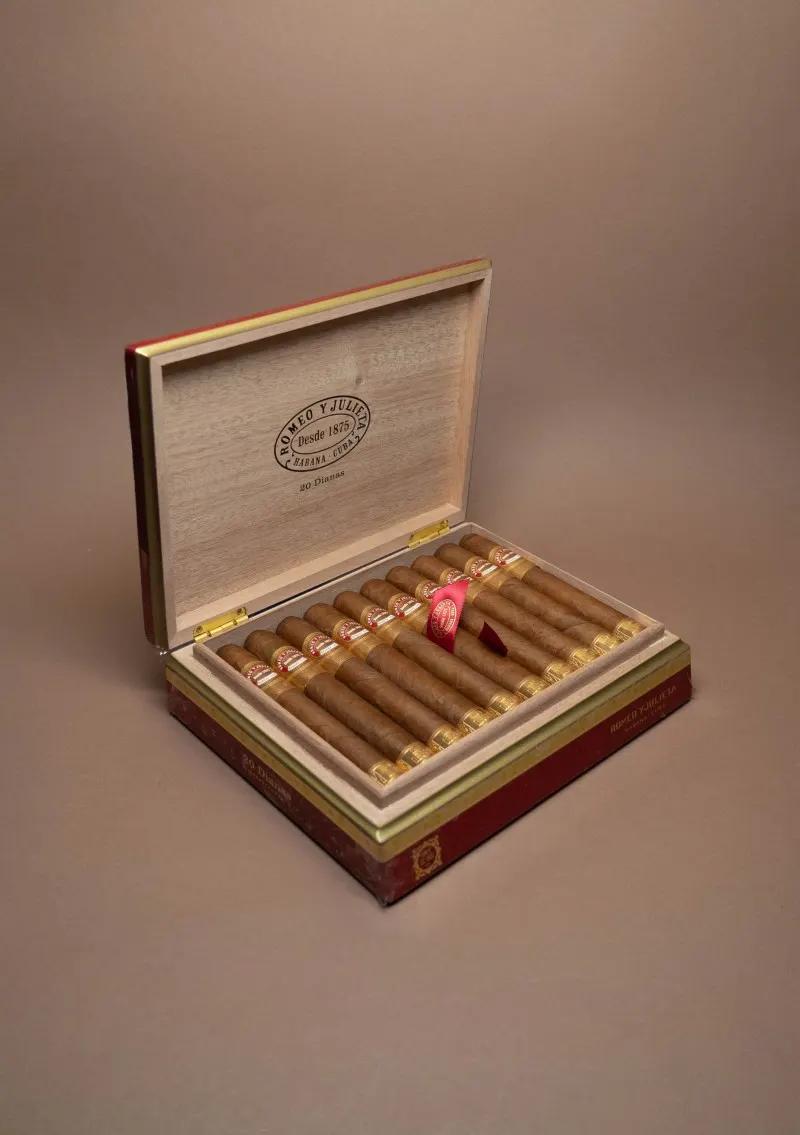 Romeo Y Julieta, Linea de Oro Dianas