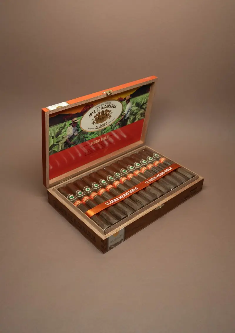 Joya de Nicaragua, Clasico Medio Siglo Toro