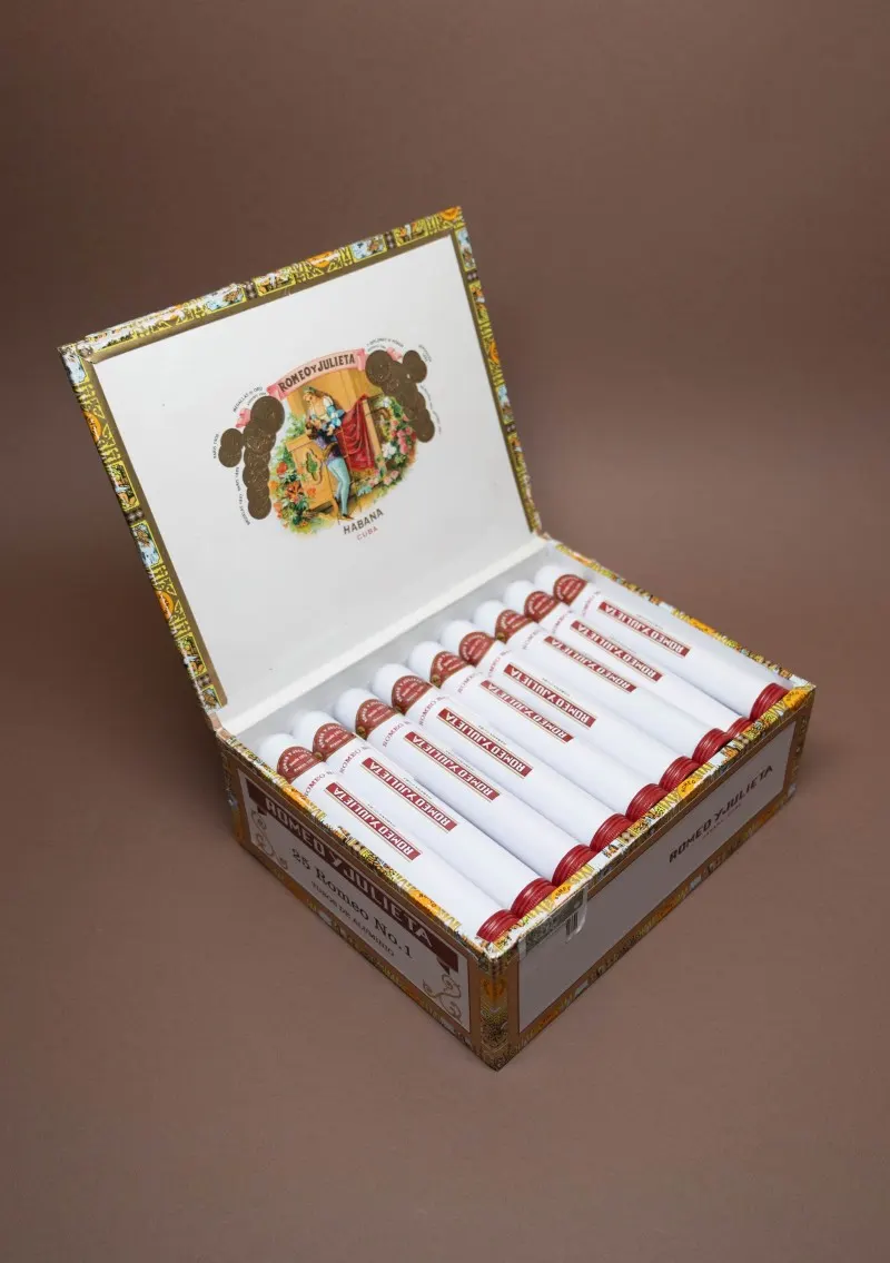 Romeo Y Julieta, Romeo N°1 Tubos